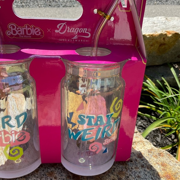 🎀Barbie x Dragon Glassware WEIRD BARBIE Iridescent Drinking Glasses - Picture 3 of 5